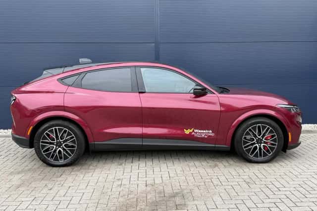Ford Mustang Mach-E (2025) thumbnail 4