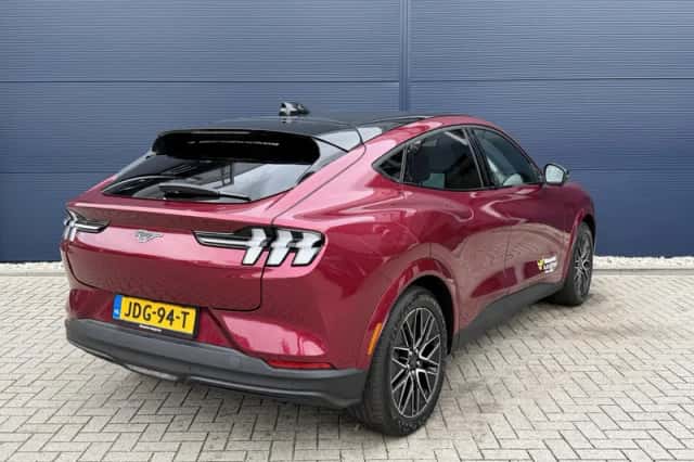 Ford Mustang Mach-E (2025) thumbnail 5