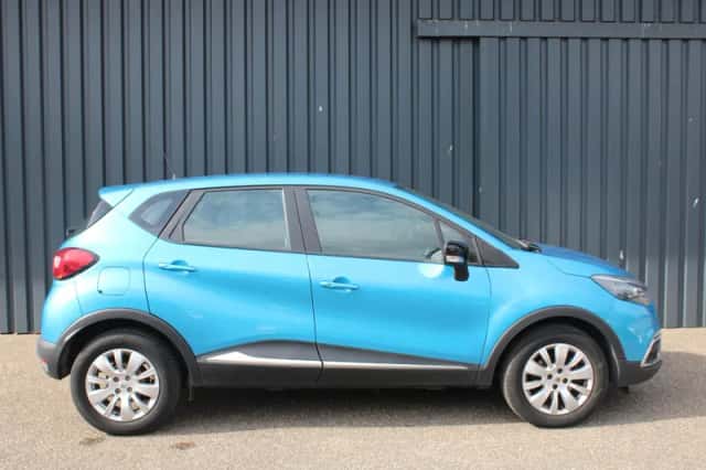 Renault Captur (2015) thumbnail 3