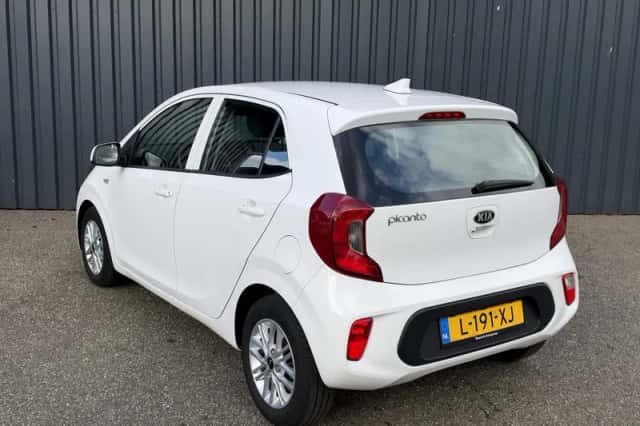 Kia Picanto (2021) thumbnail 5