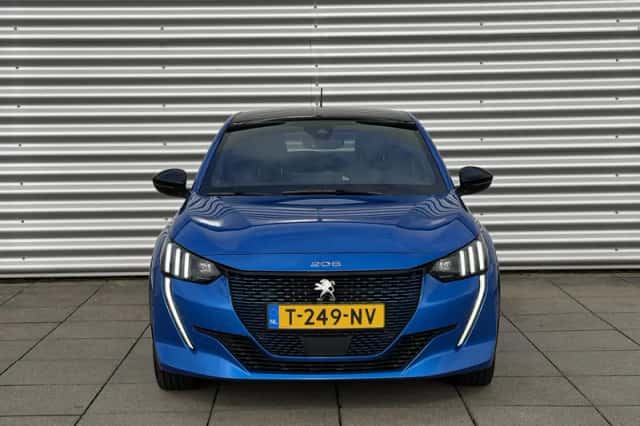 Peugeot e-208 (2023) thumbnail 3