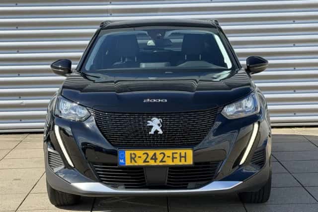 Peugeot e-2008 (2022) thumbnail 2