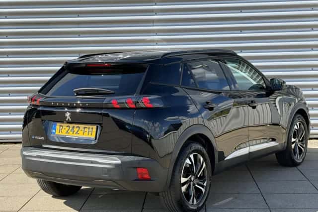 Peugeot e-2008 (2022) thumbnail 5
