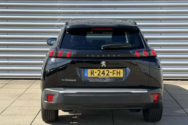 Peugeot e-2008 (2022) thumbnail 6