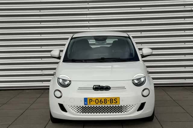 Fiat 500 (2022) thumbnail 3