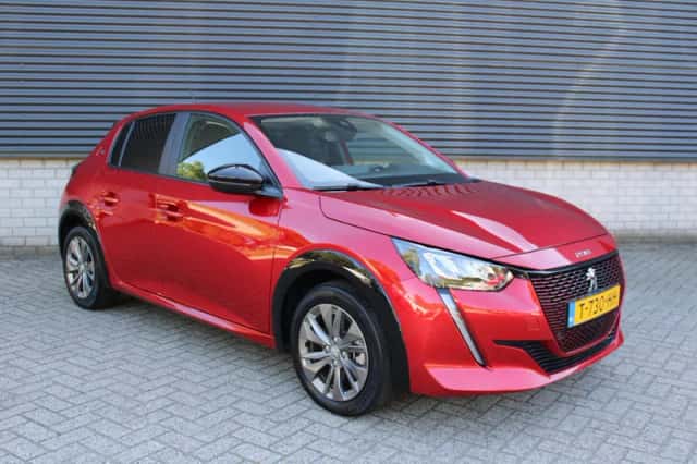 Peugeot e-208 (2023) thumbnail 4