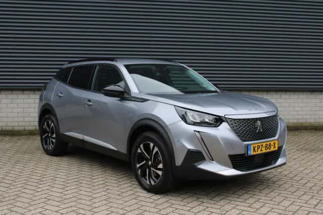 Peugeot e-2008 (2022) thumbnail 4
