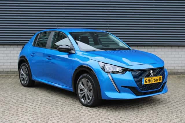 Peugeot e-208 (2023) thumbnail 4