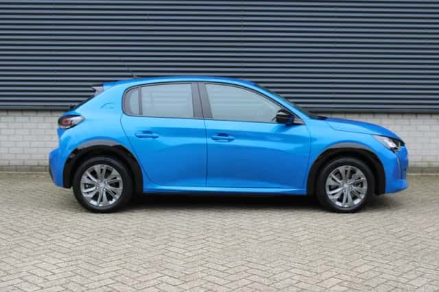 Peugeot e-208 (2023) thumbnail 5