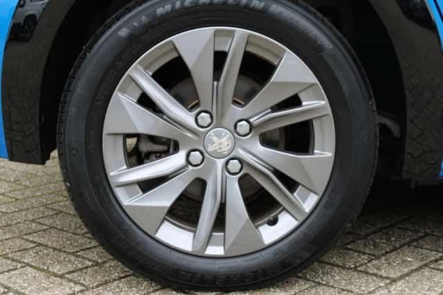 Peugeot e-208 (2023) thumbnail 6