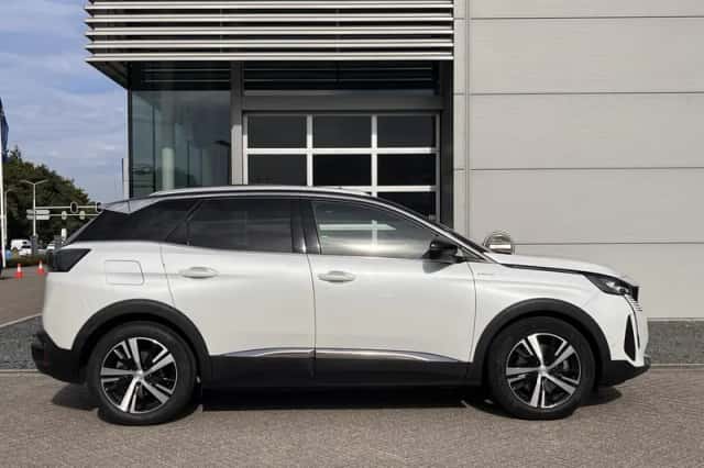 Peugeot 3008 (2021) thumbnail 3