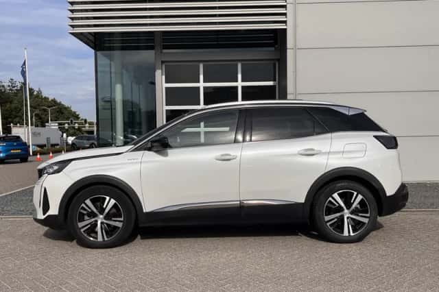 Peugeot 3008 (2021) thumbnail 4