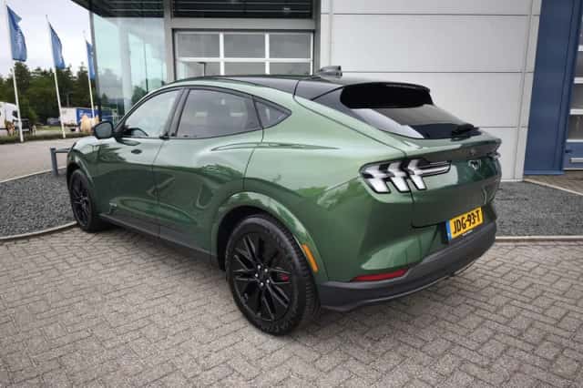 Ford Mustang Mach-E (2025) thumbnail 3