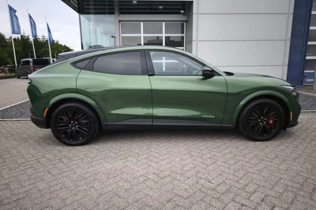 Ford Mustang Mach-E (2025) thumbnail 4