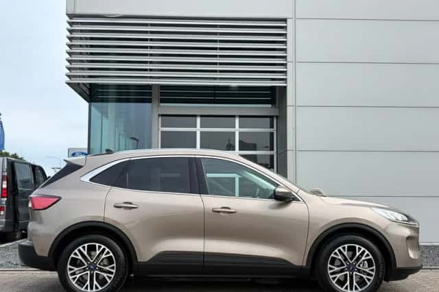 Ford Kuga (2020) thumbnail 4