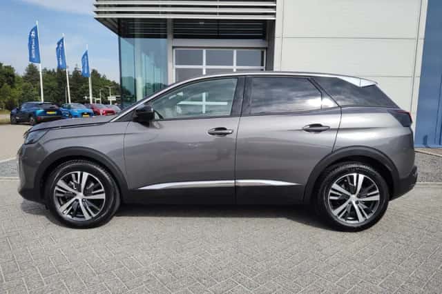 Peugeot 3008 (2023) thumbnail 2