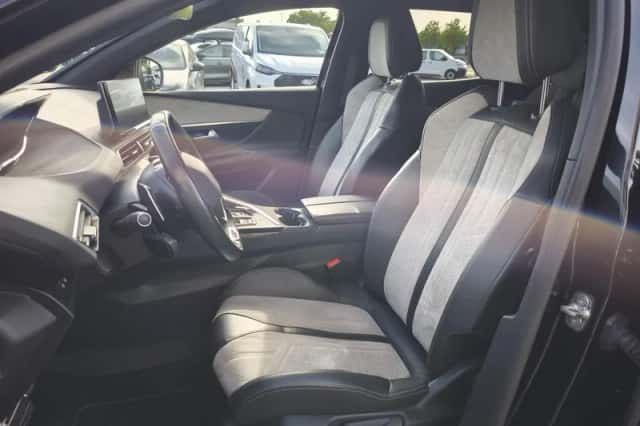 Peugeot 3008 (2021) thumbnail 4
