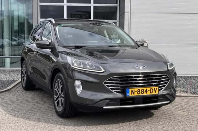 Ford Kuga (2021) thumbnail 3