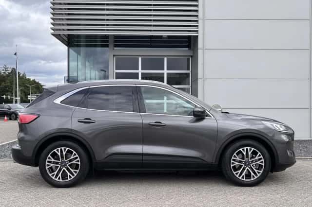 Ford Kuga (2021) thumbnail 4