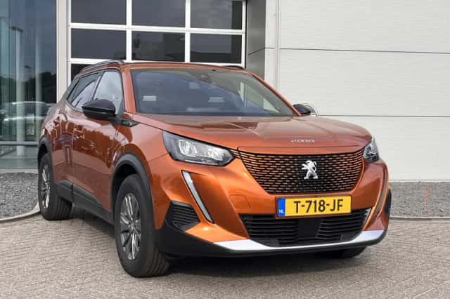 Peugeot e-2008 (2023) thumbnail 3