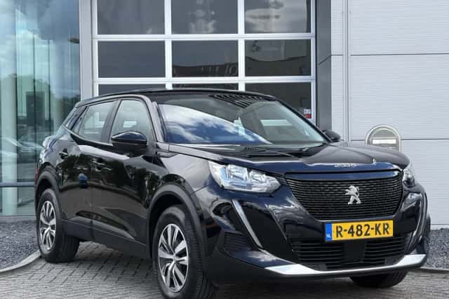 Peugeot e-2008 (2022) thumbnail 3