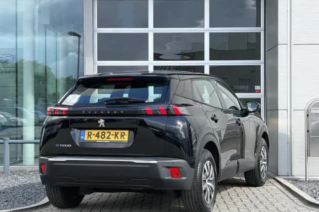 Peugeot e-2008 (2022) thumbnail 4