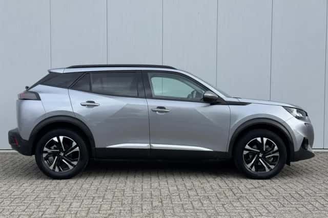 Peugeot 2008 (2021) thumbnail 4