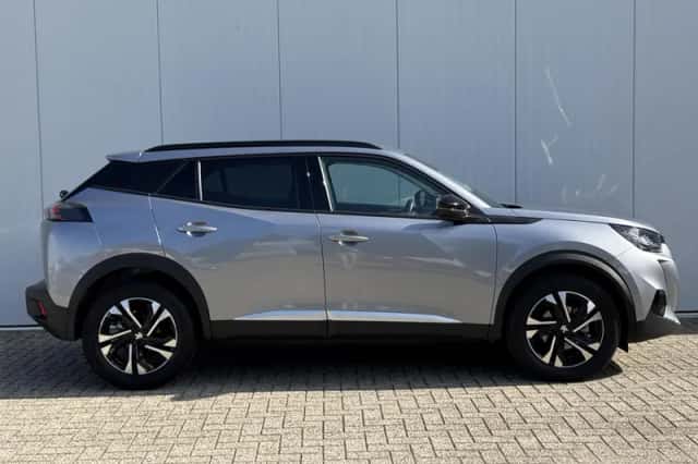 Peugeot 2008 (2022) thumbnail 4