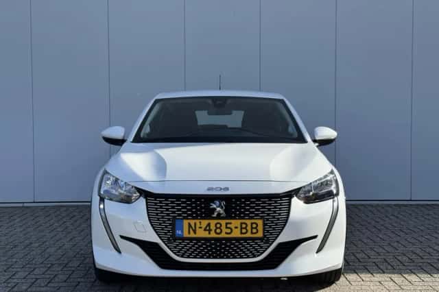 Peugeot e-208 (2021) thumbnail 2