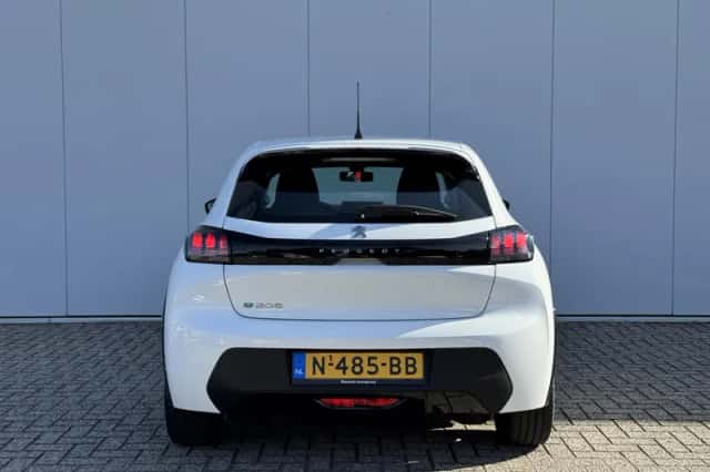 Peugeot e-208 (2021) thumbnail 6