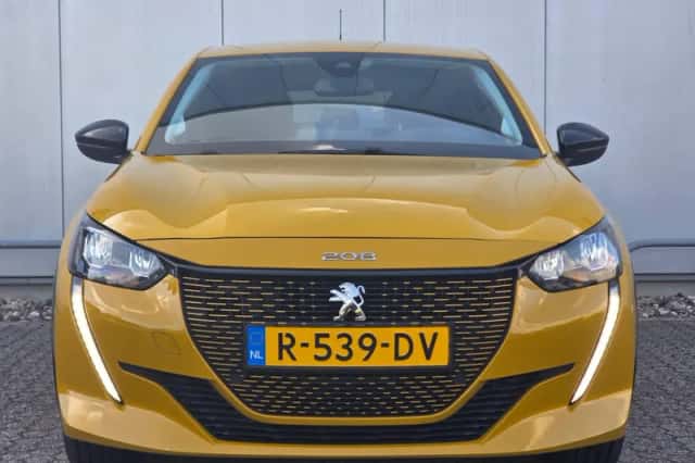 Peugeot e-208 (2022) thumbnail 2