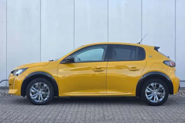 Peugeot e-208 (2022) thumbnail 3