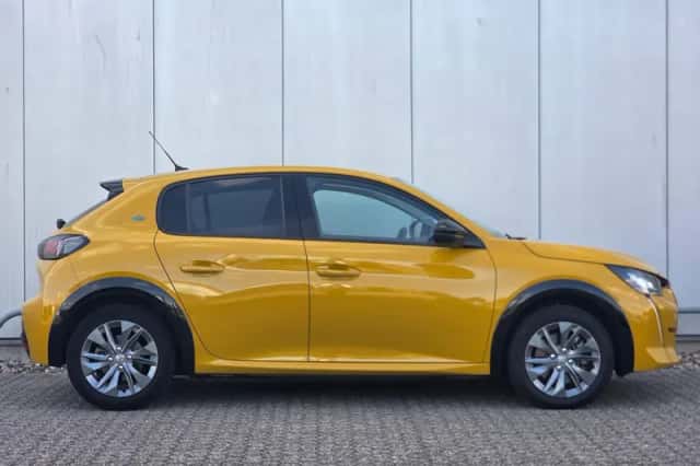 Peugeot e-208 (2022) thumbnail 4
