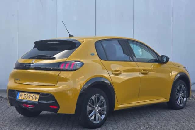 Peugeot e-208 (2022) thumbnail 6
