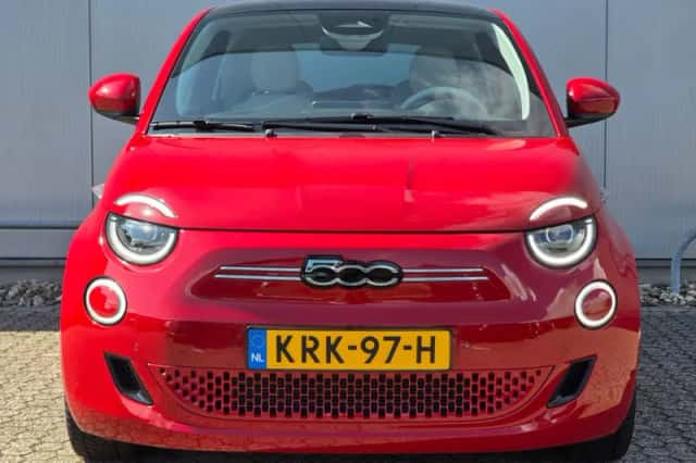 Fiat 500 (2024) thumbnail 2