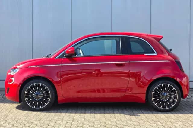 Fiat 500 (2024) thumbnail 3