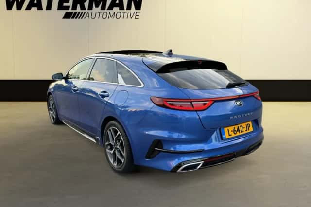 Kia ProCeed (2021) thumbnail 3