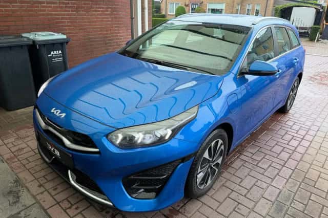 Kia Ceed Sportswagon (2022) thumbnail 2