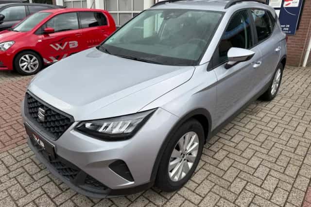 SEAT Arona (2023) thumbnail 2