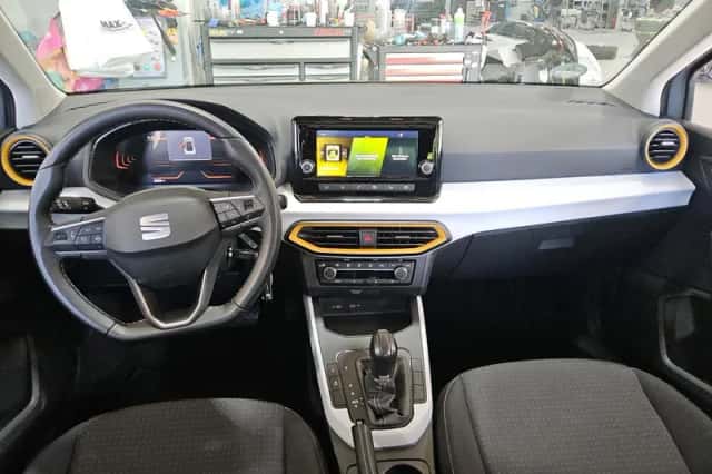 SEAT Arona (2023) thumbnail 3