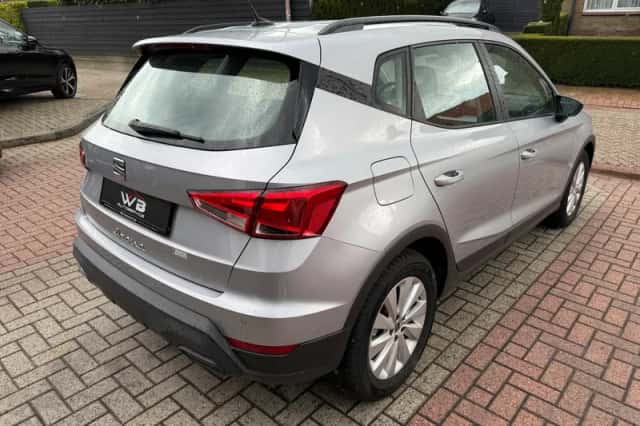 SEAT Arona (2023) thumbnail 4