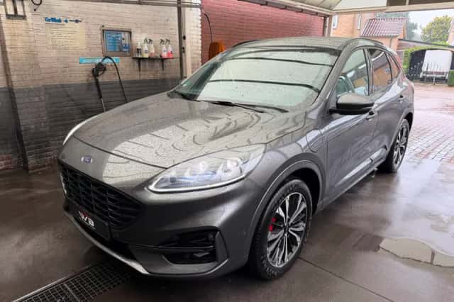Ford Kuga (2023) thumbnail 2