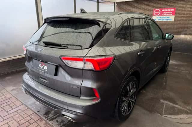 Ford Kuga (2023) thumbnail 4