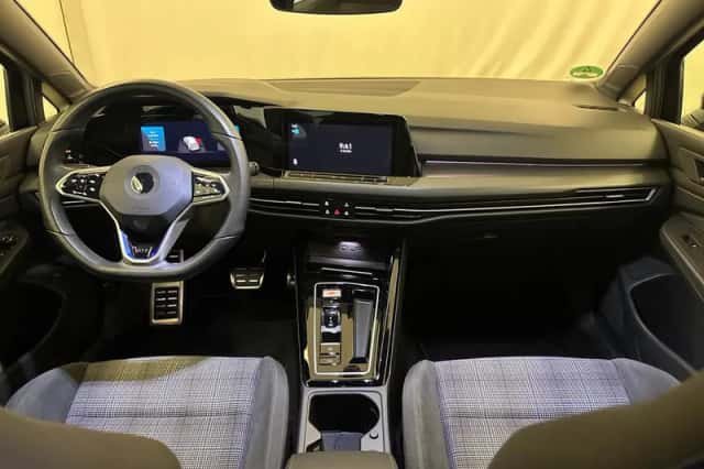 Volkswagen Golf (2022) thumbnail 3
