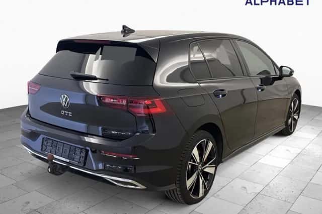 Volkswagen Golf (2022) thumbnail 4