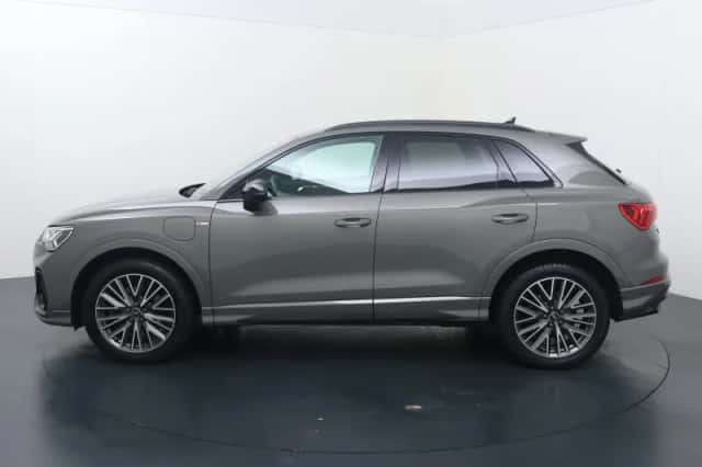 Audi Q3 (2022) thumbnail 2
