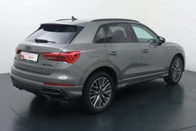 Audi Q3 (2022) thumbnail 5