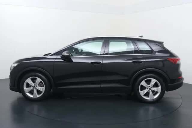 Audi Q4 e-tron (2021) thumbnail 2