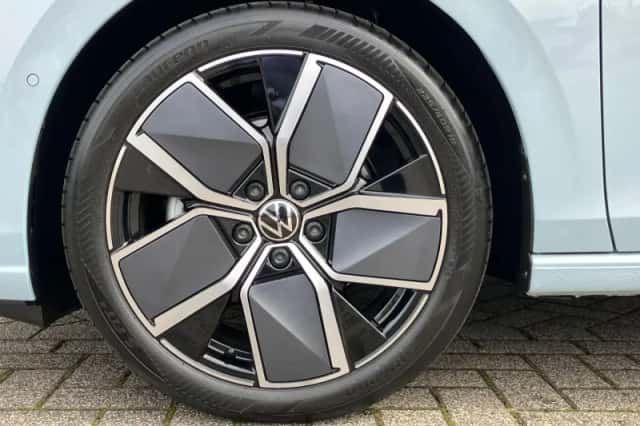 Volkswagen Golf (2026) thumbnail 4