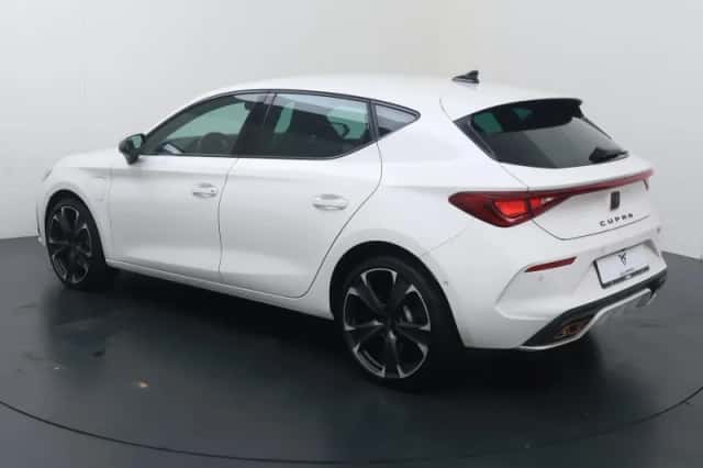 CUPRA Leon (2021) thumbnail 4